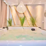 Luxury With Private Heated Pool And Jacuzzi Villa