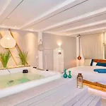 Luxury With Private Heated Pool And Jacuzzi