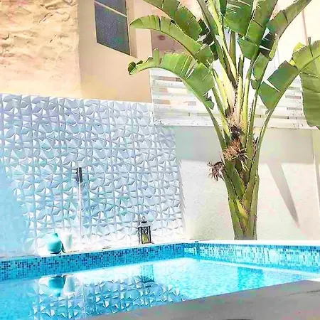 Luxury With Private Heated Pool And Jacuzzi