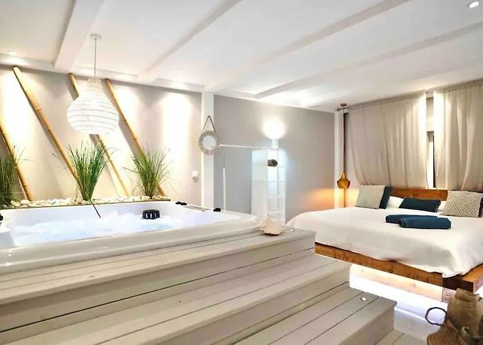 Luxury With Private Heated Pool And Jacuzzi Villa *