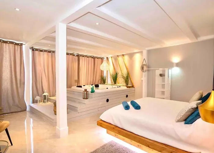 Luxury With Private Heated Pool And Jacuzzi Villa