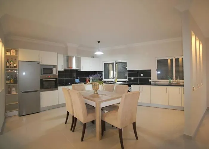 Luxury With Private Heated Pool And Jacuzzi Quarteira