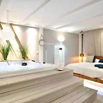 Luxury With Private Heated Pool And Jacuzzi Βίλα *