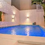 Βίλα Luxury With Private Heated Pool And Jacuzzi Quarteira