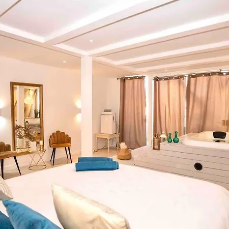 Luxury With Private Heated Pool And Jacuzzi Βίλα