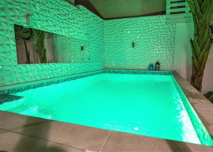 Luxury With Private Heated Pool And Jacuzzi Villa