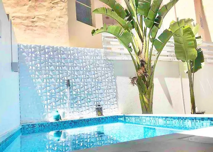 Luxury With Private Heated Pool And Jacuzzi