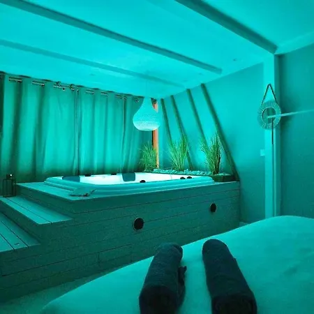 Luxury With Private Heated Pool And Jacuzzi *