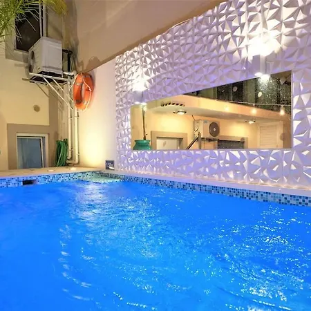 Luxury With Private Heated Pool And Jacuzzi