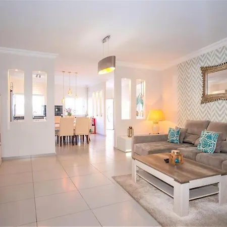 Luxury With Private Heated Pool And Jacuzzi Villa