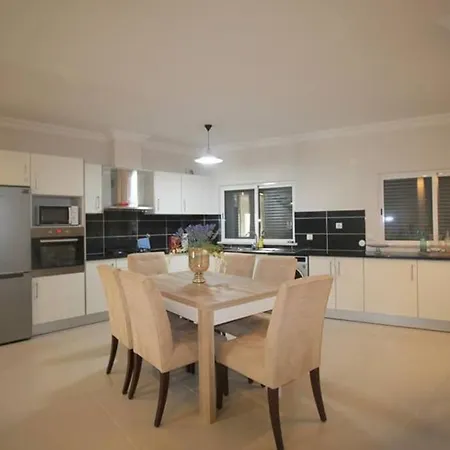 Luxuryvilla With Private Heated Pool And 7p Quarteira