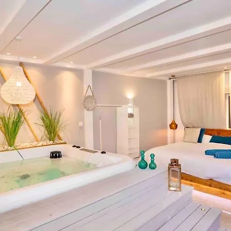 Luxury With Private Heated Pool And Jacuzzi